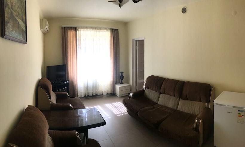 اتاق لوکس, Best Hostel Republic Square