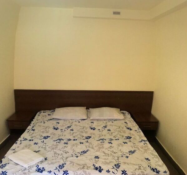 اتاق لوکس, Best Hostel Republic Square