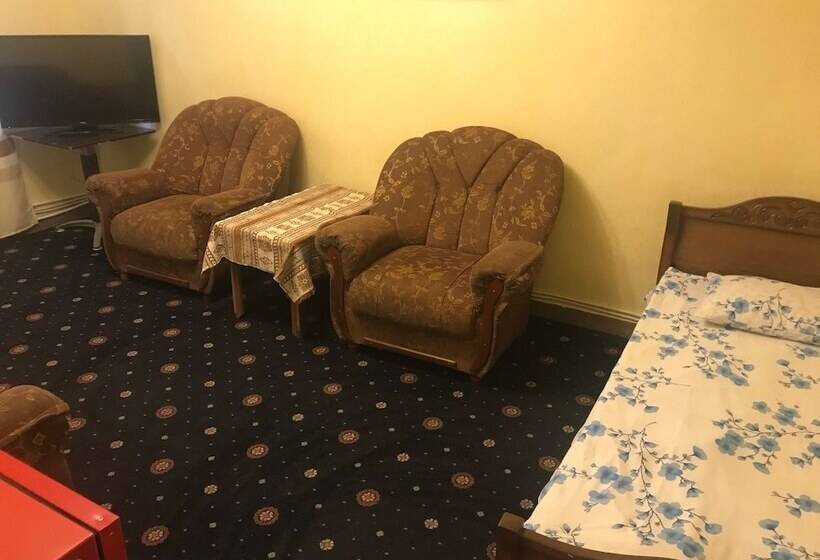 اتاق لوکس, Best Hostel Republic Square