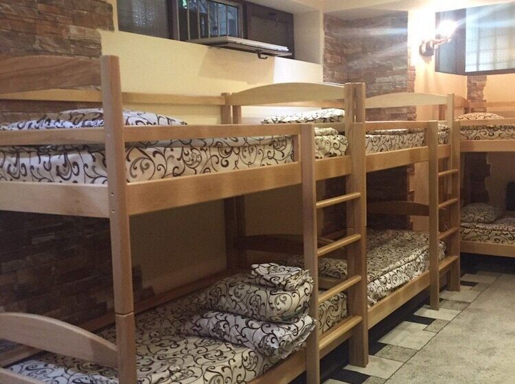 تختخواب در اتاق مشترک, Best Hostel Republic Square