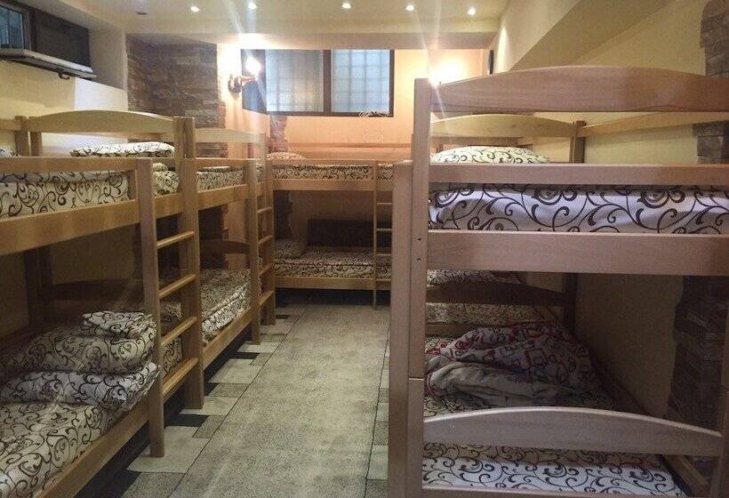 تختخواب در اتاق مشترک, Best Hostel Republic Square