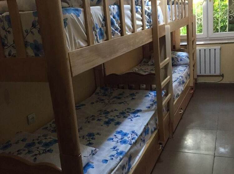 تختخواب در اتاق مشترک, Best Hostel Republic Square