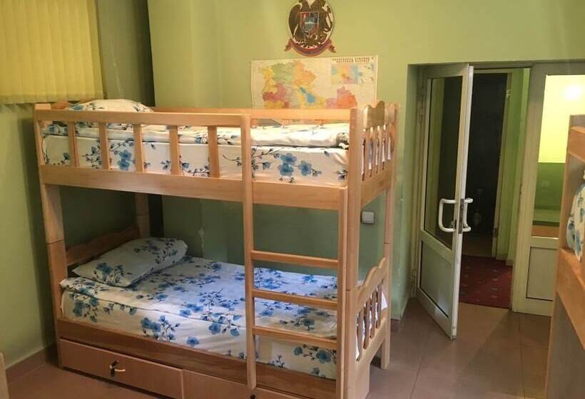 تختخواب در اتاق مشترک, Best Hostel Republic Square