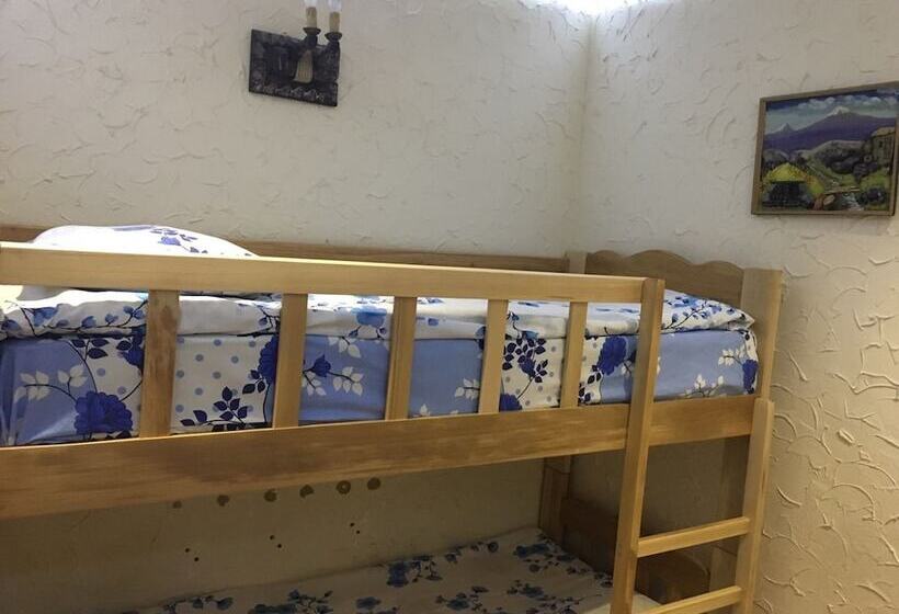 تختخواب در اتاق مشترک, Best Hostel Republic Square