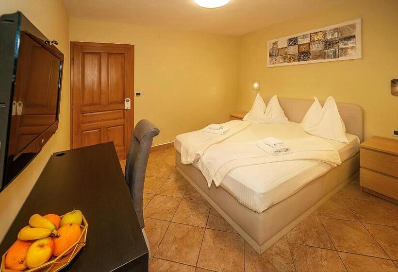 اتاق لوکس, Bed & Breakfast Villa Terezija