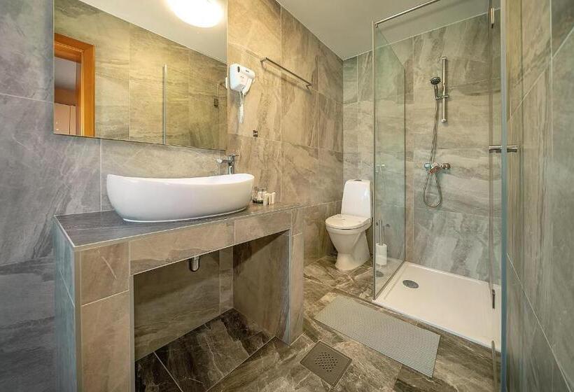 اتاق لوکس با بالکن و چشم‌انداز دریا, Bed & Breakfast Villa Terezija