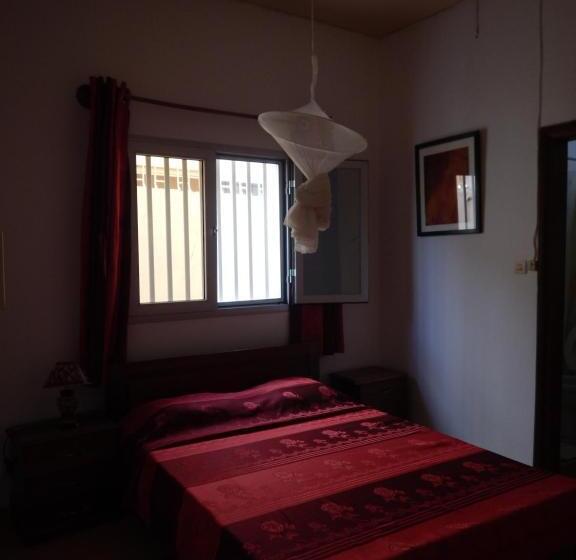 اتاق اکونومی, Residence Saint James