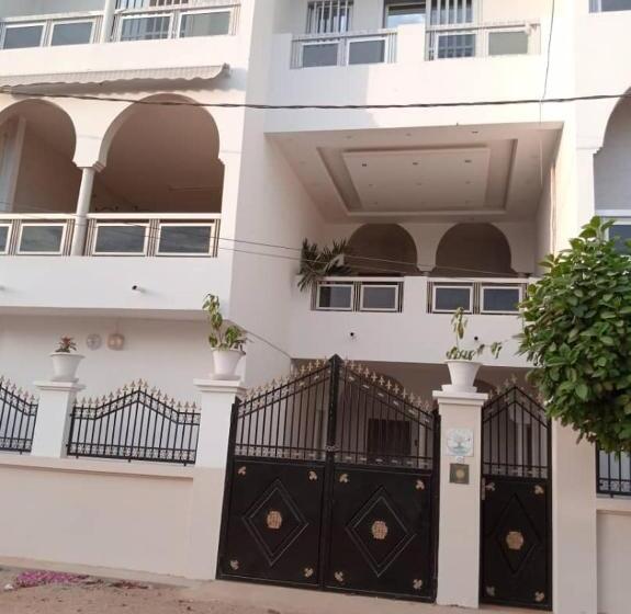 اتاق اکونومی, Residence Saint James