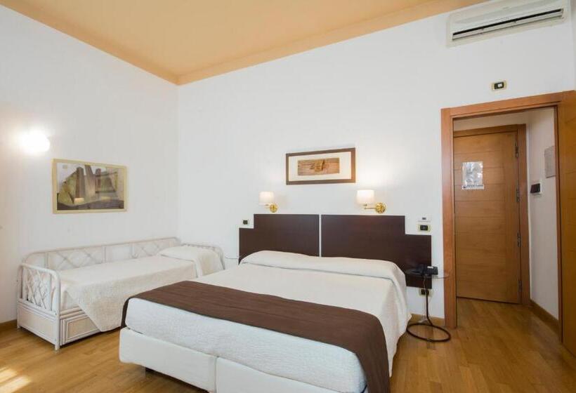 اتاق استاندارد سه نفره, Piazza Paradiso Accommodation