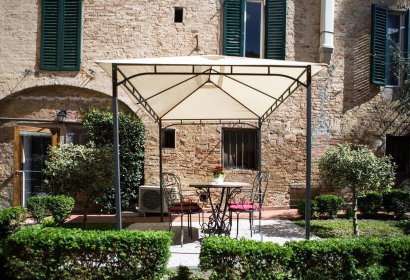 استودیوی استاندارد, Piazza Paradiso Accommodation