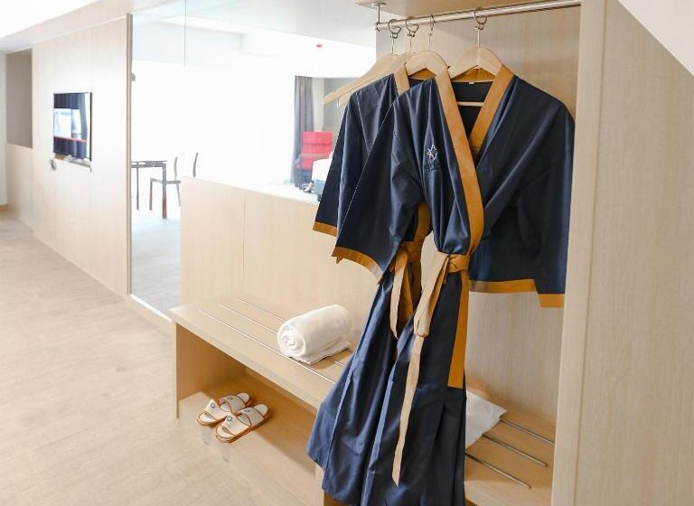 스위트, Aveta Hotel Malioboro