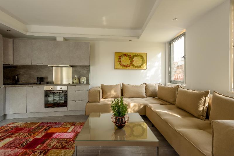 דירת חדר, Fos Residential Apartments