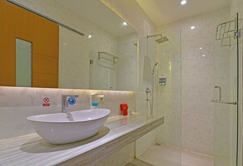 Номер Deluxe, Reddoorz Plus @ Mahendradatta Denpasar