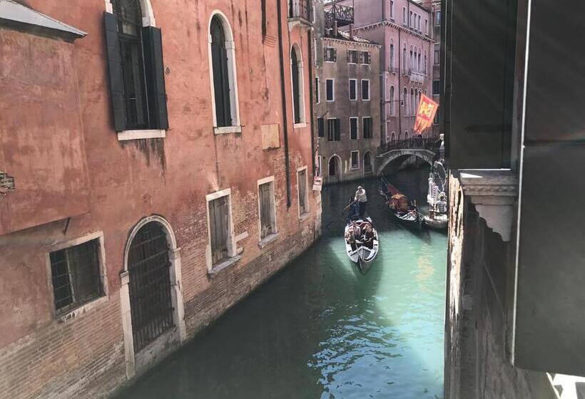 اتاق استاندارد سه تخته با چشم‌انداز, Luxury Venetian Rooms
