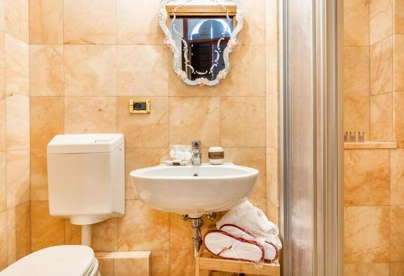 اتاق استاندارد سه تخته با چشم‌انداز, Luxury Venetian Rooms
