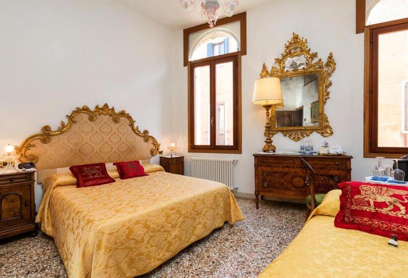 اتاق استاندارد سه تخته با چشم‌انداز, Luxury Venetian Rooms