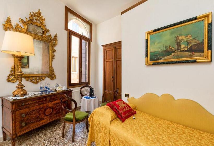 اتاق استاندارد سه تخته با چشم‌انداز, Luxury Venetian Rooms