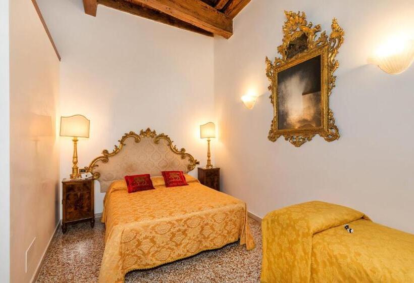 اتاق استاندارد سه تخته با چشم‌انداز, Luxury Venetian Rooms