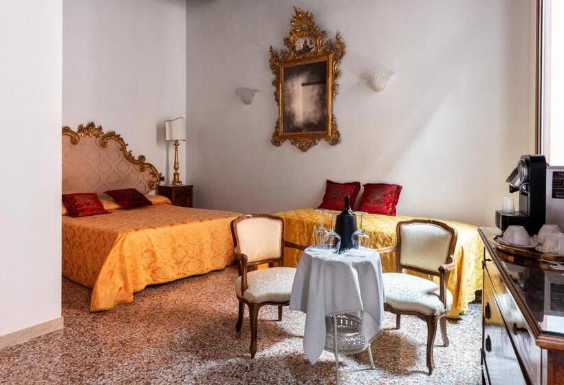 اتاق استاندارد سه تخته با چشم‌انداز, Luxury Venetian Rooms