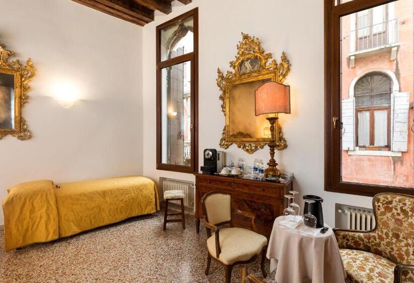 اتاق استاندارد سه تخته با چشم‌انداز, Luxury Venetian Rooms