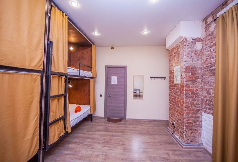ルームシェアのワンベッド, Proloft Hotel & Hostel