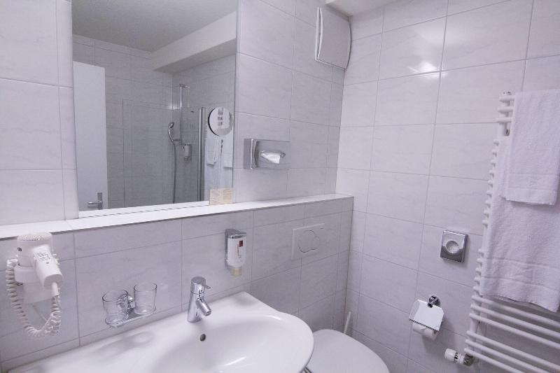 共用浴室的经济型房间, Central Hotel Post