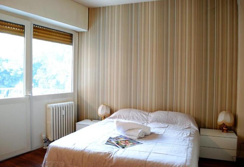 اتاق استاندارد با سرویس بهداشتی مشترک, Dreaming Piazza Bra Rooms