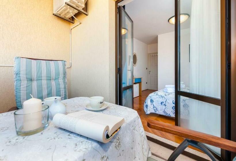 اتاق لوکس با بالکن, Villa Allegria