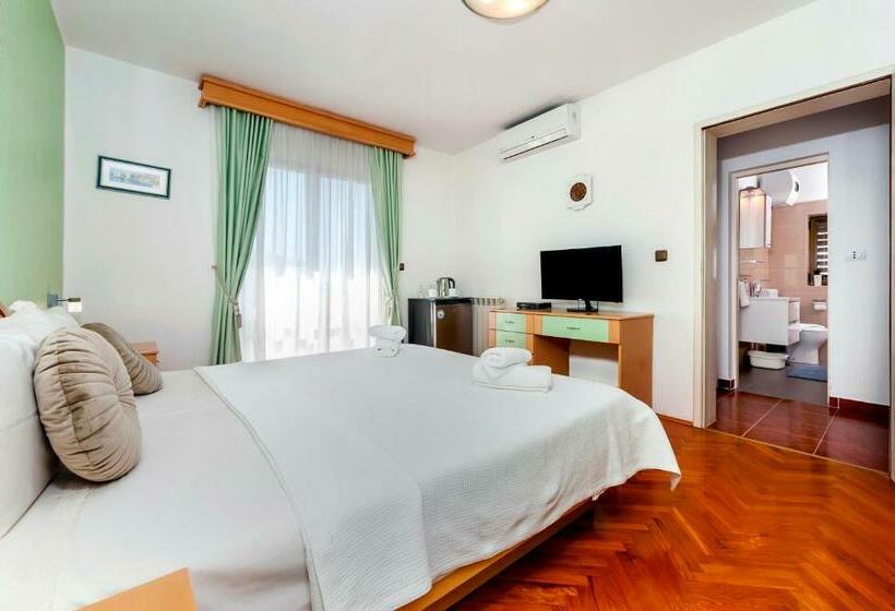 اتاق لوکس با بالکن, Villa Allegria