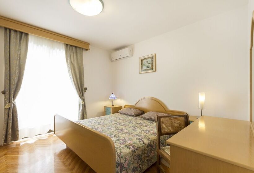 اتاق لوکس با بالکن, Villa Allegria