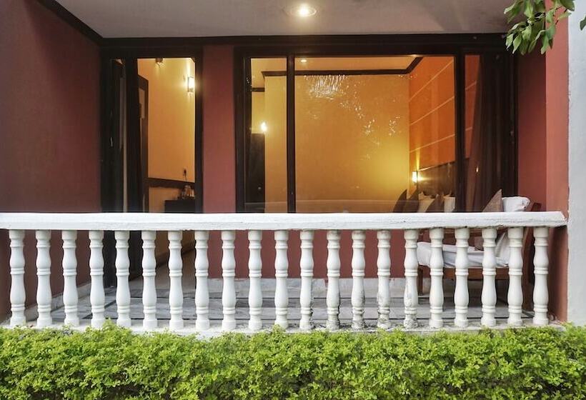 Номер Deluxe, Headquarter Khajuraho