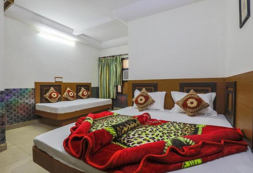 اتاق ساده سه‌ نفره, Sweet Home Dx I Nearby New Delhi Railway Station