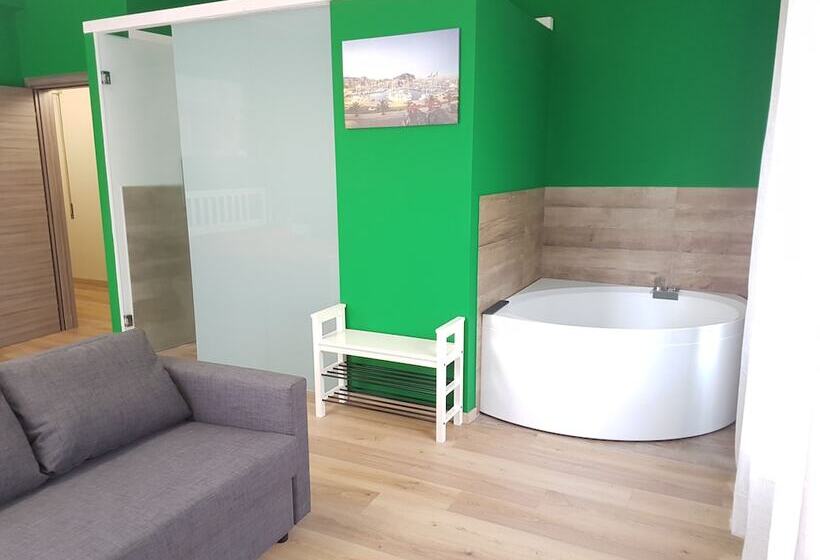 豪华套房, Maqueda Home