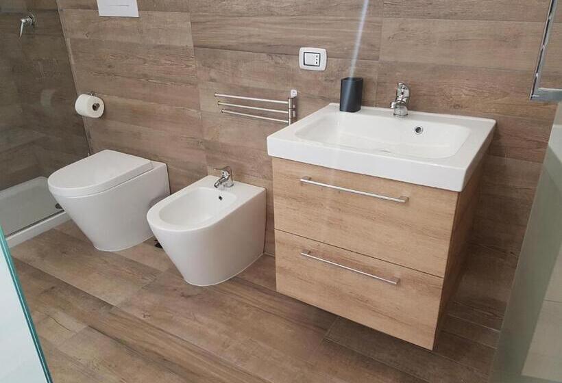 标准间, Maqueda Home
