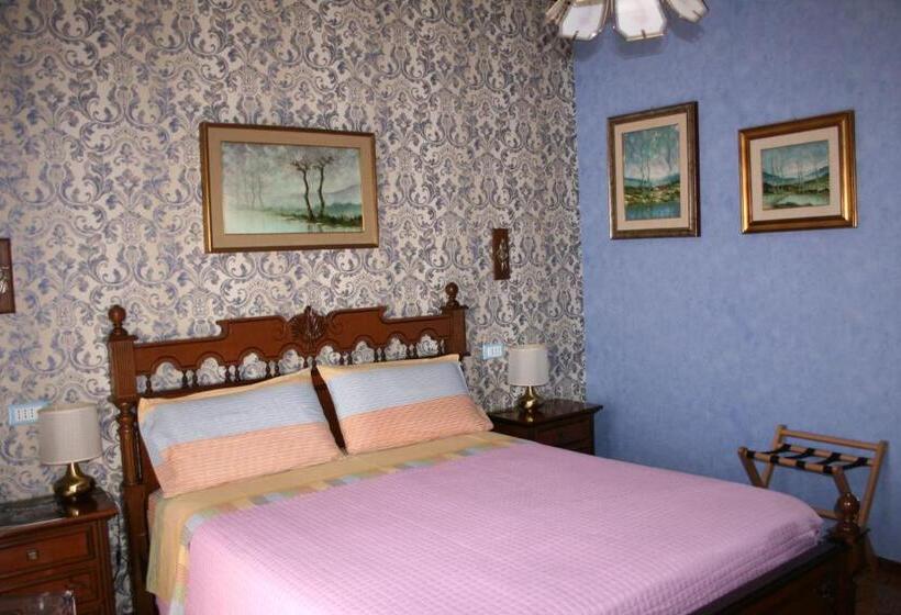اتاق سه‌نفرۀ استاندارد با سرویس بهداشتی بیرون از اتاق, A Casa Di Gianna B&b