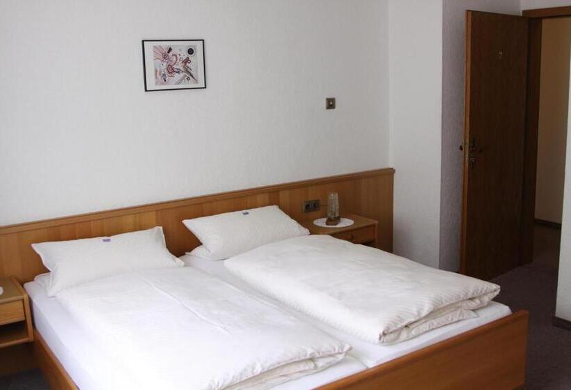 经济房, Gasthof Pension Hunaustuben
