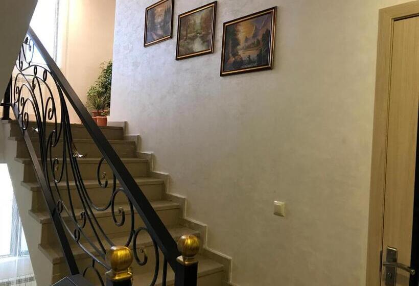 اتاق استاندارد سه نفره, Mariana