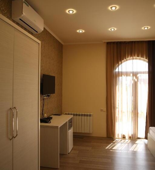 Standard Triple Room with Terrace, Mariana