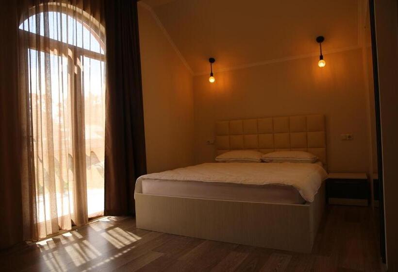 Standard Triple Room with Terrace, Mariana