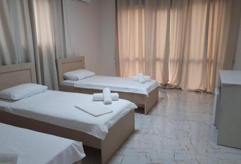 اتاق استاندارد سه تخته با سرویس بهداشتی مشترک, Mariana