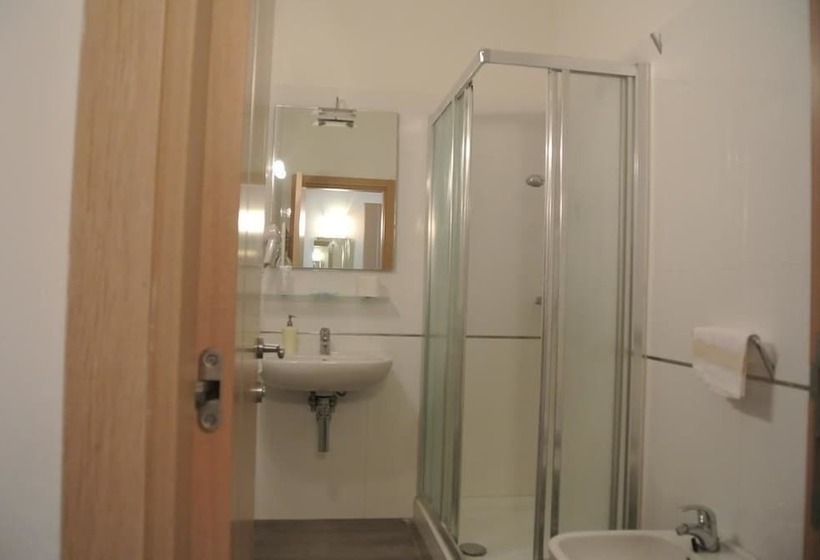 اتاق استاندارد, Bed & Breakfast Camollia