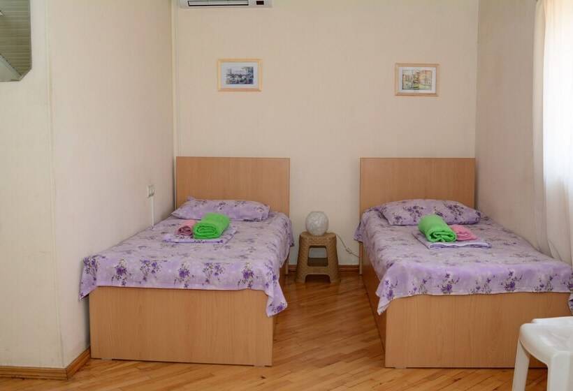 اتاق استاندارد سه نفره, Villa Rosa
