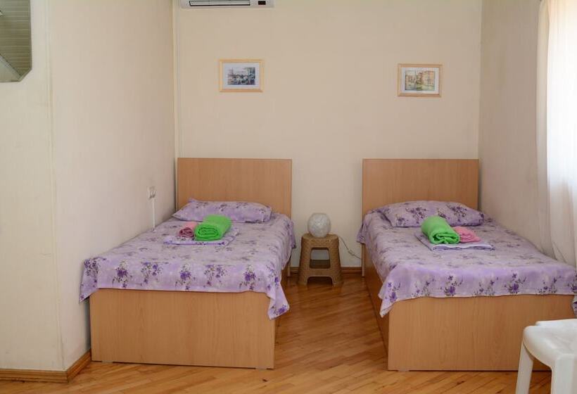 اتاق استاندارد سه نفره, Villa Rosa