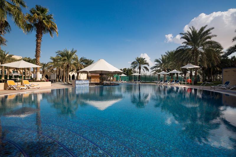 Номер Deluxe Вид на Бассейн, Metropolitan Al Mafraq Hotel