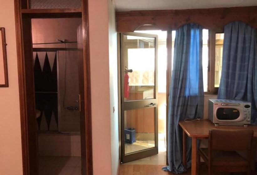 سوییت لوکس, Emmad Furnished
