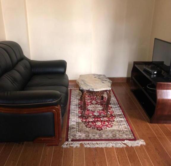 سوییت لوکس, Emmad Furnished
