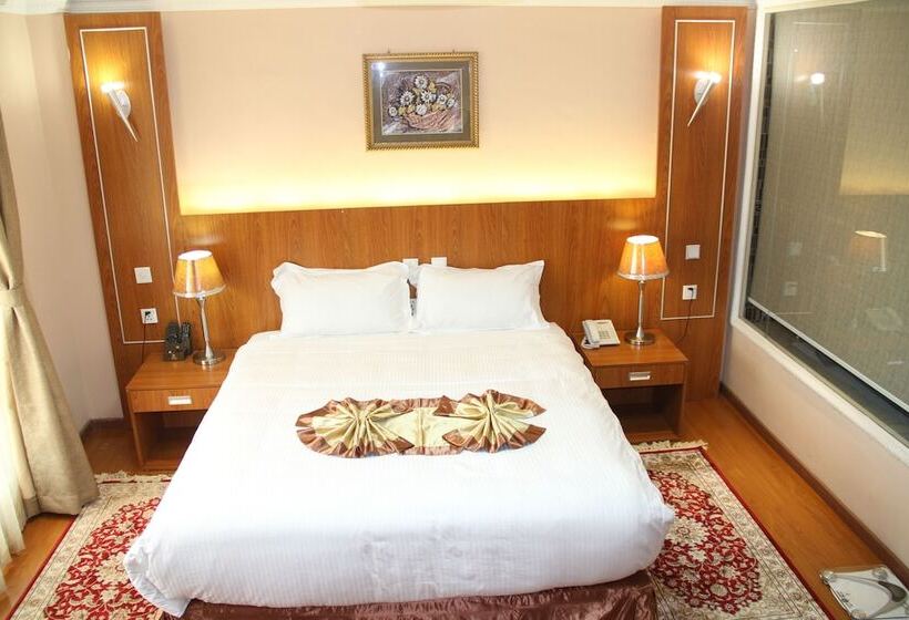 استودیوی لوکس, Emmad Furnished