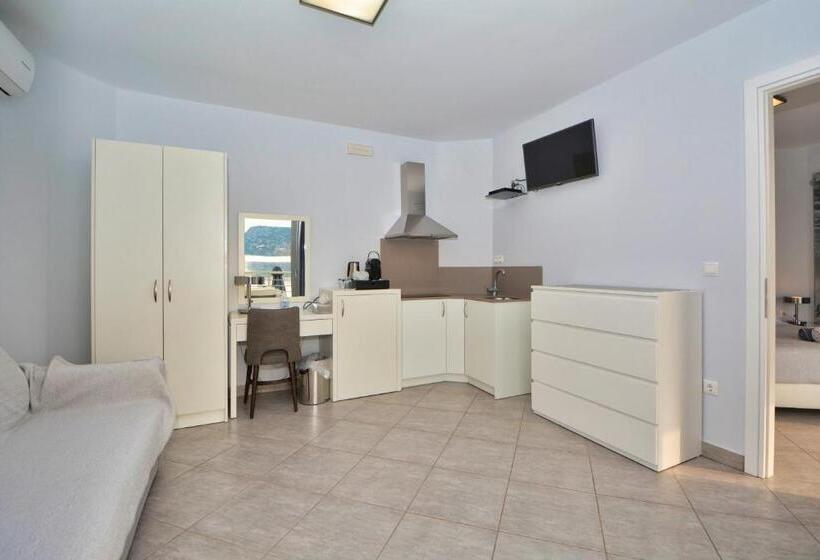 1 Bedroom Deluxe Apartment Sea View, Dardiza Boutique