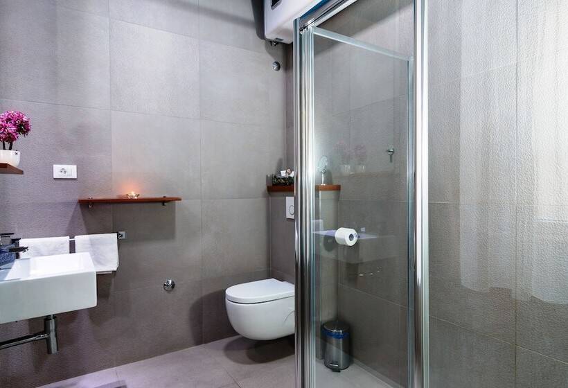غرفة بريميوم إطلالة جانبية على البحر, Riva Luxury Rooms