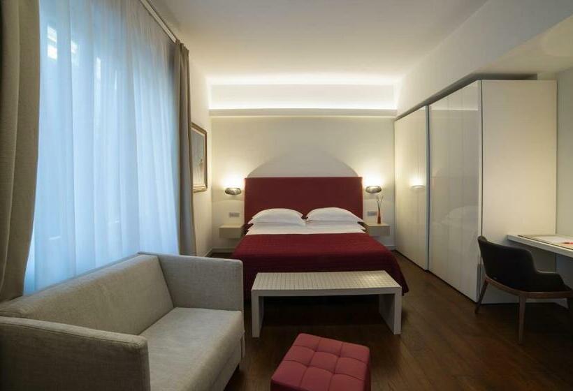 اتاق لوکس با چشم‌انداز دریا, Town House Morgana
